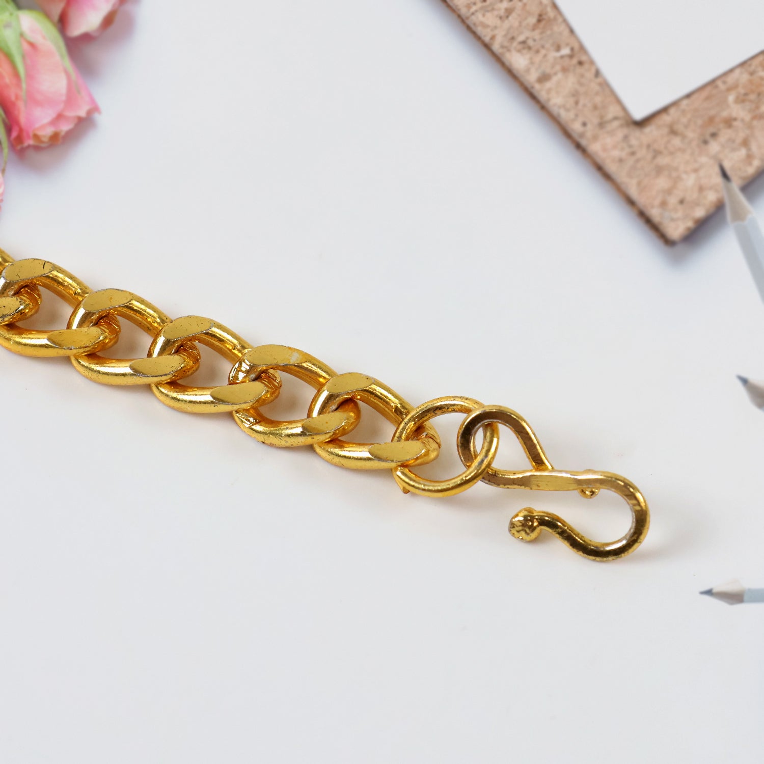 Stylish Gold-plated Chain Bracelet For Men  Women - (1 Pc)